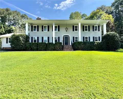 102 Buckingham Ct, Easley, SC 29640