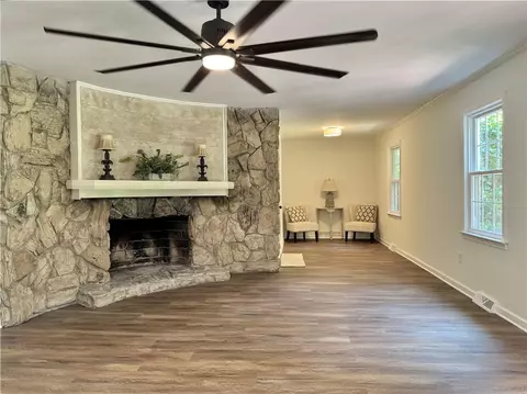 Living - 102 Buckingham Ct, Easley, SC 29640 photo 6 of 6