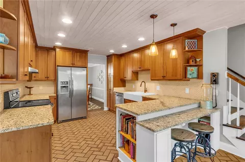 Kitchen - 604 Ashley Downs Downs, Anderson, SC 29621 photo 2 of 3