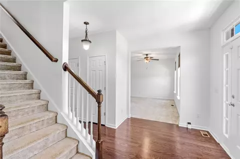Entry Way - 955 Bramlett Rd, Laurens, SC 29360 photo 3 of 5