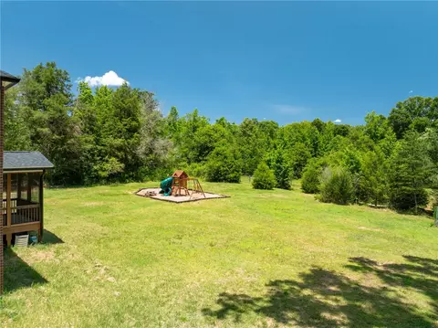Exterior - 955 Bramlett Rd, Laurens, SC 29360 photo 6 of 8