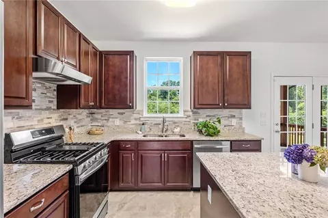 Kitchen - 955 Bramlett Rd, Laurens, SC 29360 photo 2 of 2