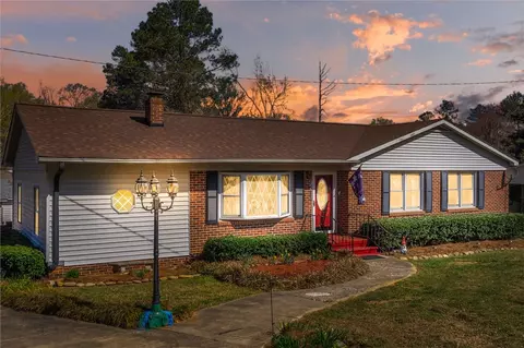 109 Pinewood Ave, Clinton, SC 29325