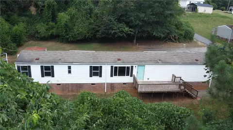 106 Walker Way Dr, Seneca, SC 29672