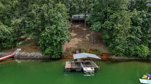 313 Lakeview Dr, Townville, SC 29689