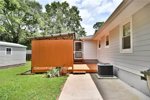 Exterior - 107 Townsend Dr, Easley, SC 29640 photo 5 of 7