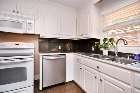 Kitchen - 107 Townsend Dr, Easley, SC 29640 photo 2 of 3