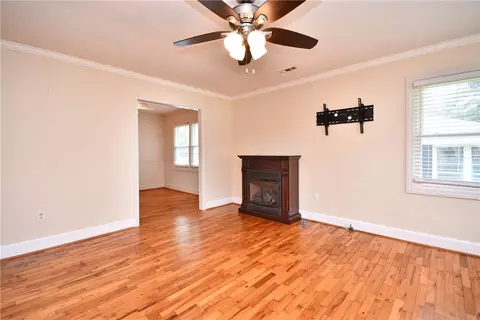 Living - 107 Townsend Dr, Easley, SC 29640 photo 3 of 5