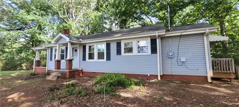 125 Indian Oaks Rd, Seneca, SC 29672