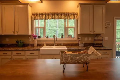 Kitchen - 190 Edward Ln, Walhalla, SC 29691 photo 3 of 5