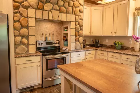 Kitchen - 190 Edward Ln, Walhalla, SC 29691 photo 5 of 5