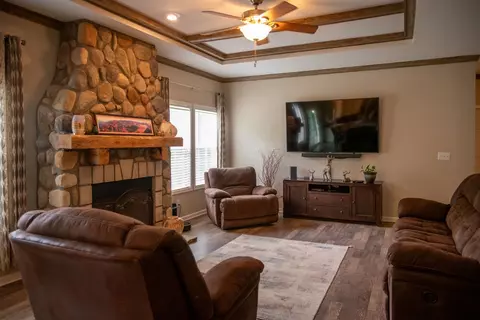 Living - 190 Edward Ln, Walhalla, SC 29691 photo 2 of 2
