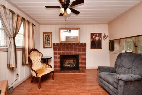 Living - 204 Jasper St, Easley, SC 29640 photo 2 of 2