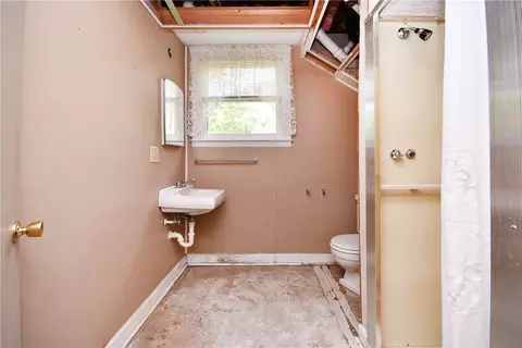 Bath - 204 Jasper St, Easley, SC 29640 photo 3 of 3