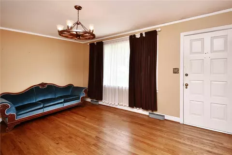 Living - 204 Jasper St, Easley, SC 29640 photo 1 of 2