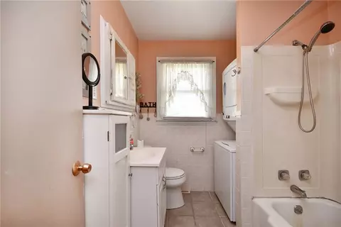 Bath - 204 Jasper St, Easley, SC 29640 photo 2 of 3