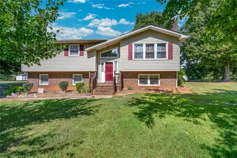 155 Pleasant View Dr, Seneca, SC 29678