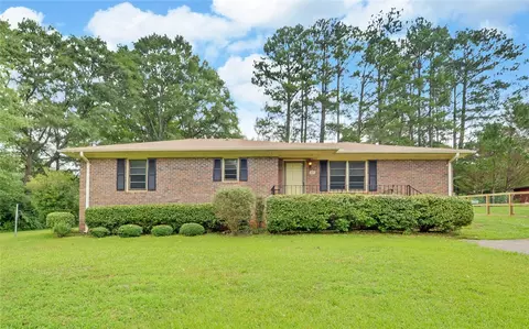 37 Cunningham Dr, Hartwell, GA 30643