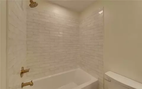 Bath - 340 Currahee Trl, Toccoa, GA 30577 photo 2 of 4