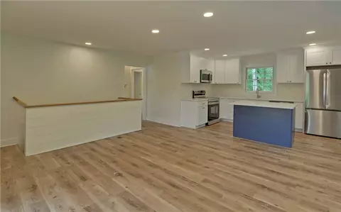 Living - 340 Currahee Trl, Toccoa, GA 30577 photo 2 of 7