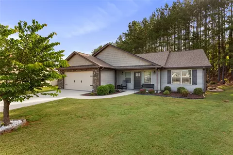 311 Buchanan Trl, Seneca, SC 29678