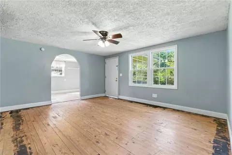 Living - 159 Rabbit Rd, Pickens, SC 29671 photo 2 of 3