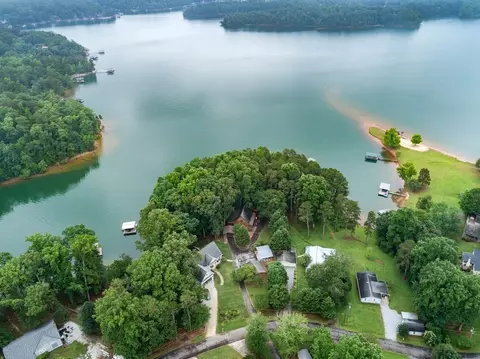 227 E Clearwater Shores Rd, Fair Play, SC 29643