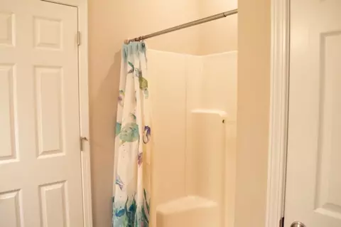 Bath - 121 Hugo Dr, Pendleton, SC 29670 photo 2 of 8