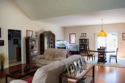 Living - 121 Hugo Dr, Pendleton, SC 29670 photo 2 of 4