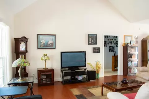 Living - 121 Hugo Dr, Pendleton, SC 29670 photo 3 of 4