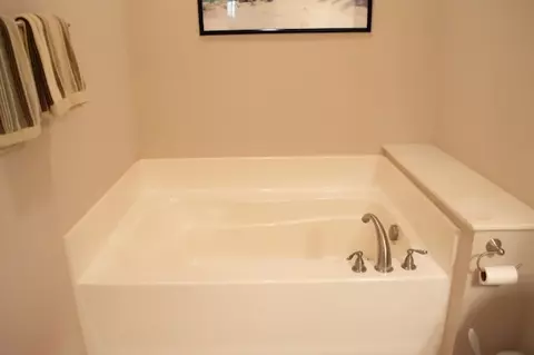 Bath - 121 Hugo Dr, Pendleton, SC 29670 photo 3 of 8
