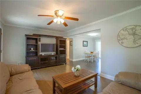 Living - 214 Cedar Cir, Easley, SC 29642 photo 3 of 3