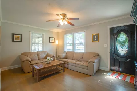 Living - 214 Cedar Cir, Easley, SC 29642 photo 2 of 3