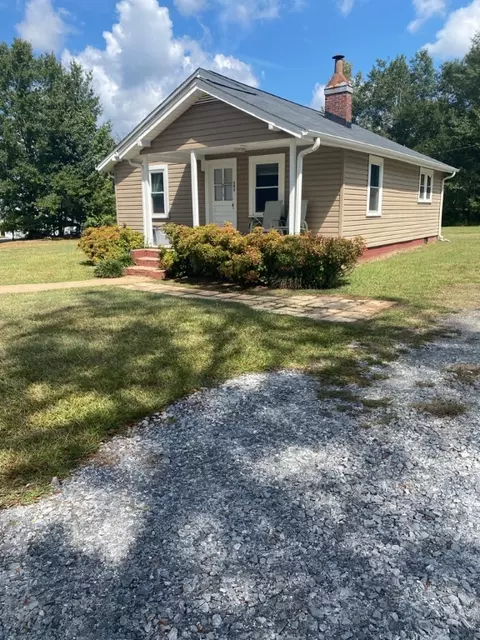 303 S Fishtrap Rd, Greenville, SC 29611