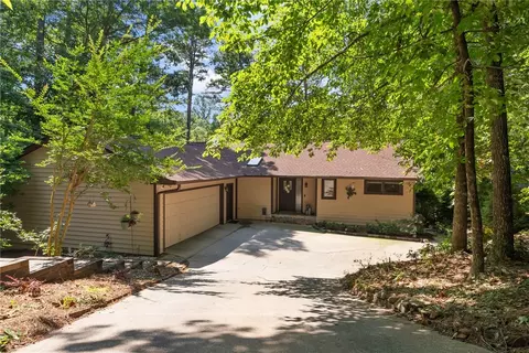 210 Long Reach Dr, Salem, SC 29676