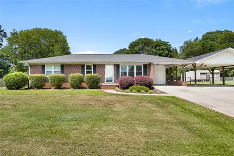 1147 Briarwood Dr, Seneca, SC 29672