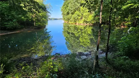 184 Seminole Point Rd, Fair Play, SC 29643