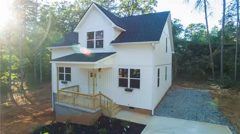 106 Summersweet Ln, Seneca, SC 29672