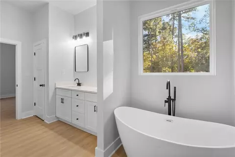 Bath - 106 Summersweet Ln, Seneca, SC 29672 photo 1 of 7