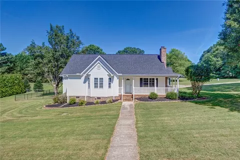 100 Hidden Creek Dr, Easley, SC 29642