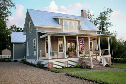 106 E South 5th St, Seneca, SC 29678