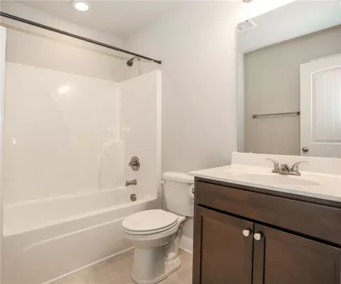Bath - 412 Grant St, Easley, SC 29640 photo 3 of 3