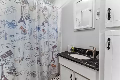 Bath - 805 Cooley Bridge Rd, Pelzer, SC 29669 photo 2 of 2