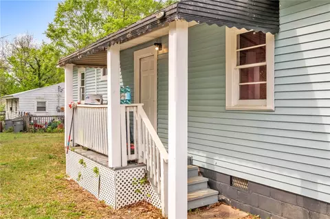 Exterior - 805 Cooley Bridge Rd, Pelzer, SC 29669 photo 2 of 4