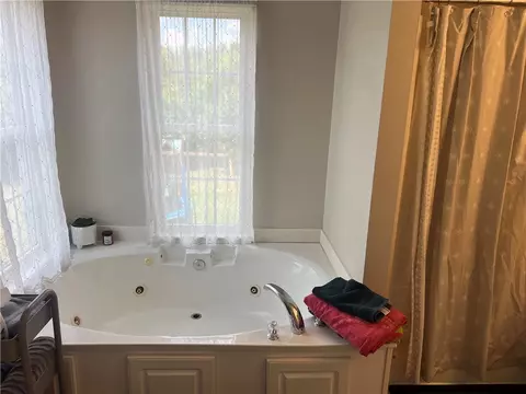 Bath - 120 Carrie Leigh Ln, Pendleton, SC 29670 photo 2 of 4