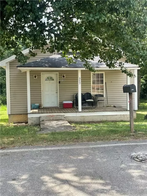 313 Lakeside Dr, Westminster, SC 29693