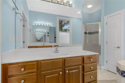 Bath - 716 Clearlake Pointe Pointe, Seneca, SC 29672 photo 2 of 6
