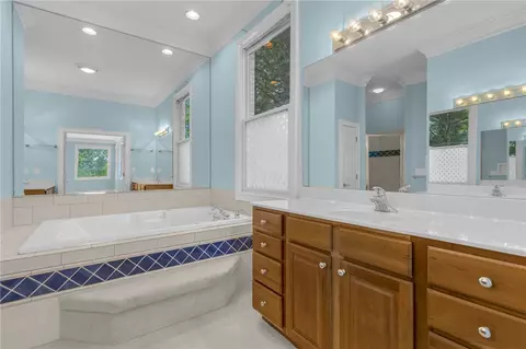 Bath - 716 Clearlake Pointe Pointe, Seneca, SC 29672 photo 1 of 6