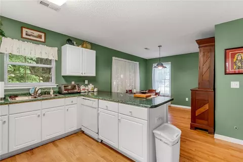 Kitchen - 118 Grand Oak Cir, Pendleton, SC 29670 photo 2 of 3
