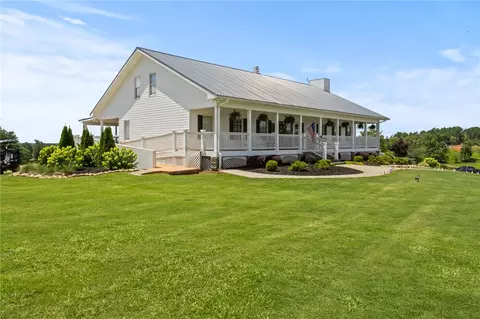 Exterior - 1305 Falcons Dr, Walhalla, SC 29691 photo 5 of 6
